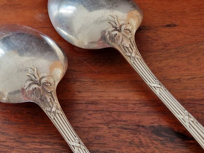Christofle, Paris - Set of 2 table spoons - Crossed Ribbons model - in silver-plated metal