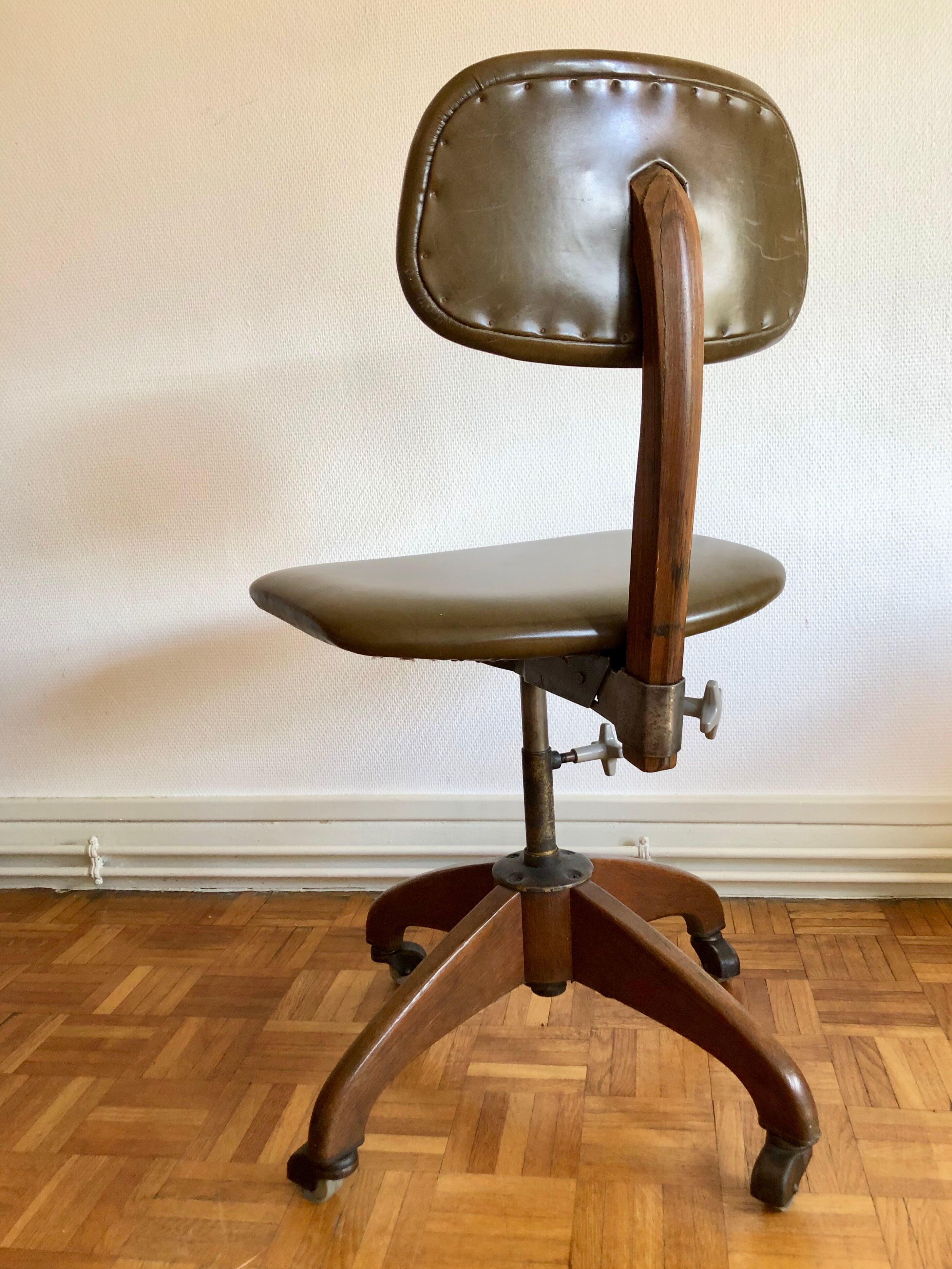Office chair with wheels