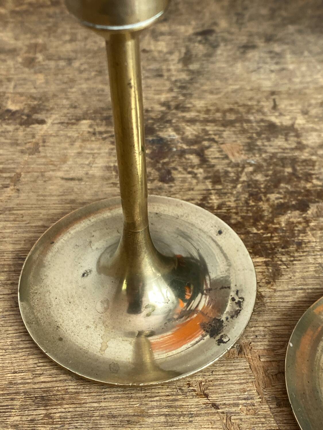 Pair of candlesticks, minimalist design in brass