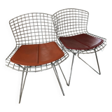 Harry BERTOIA (1915 - 1978) Suite de six chaises "420" - création 1952 Structure en maille de fil