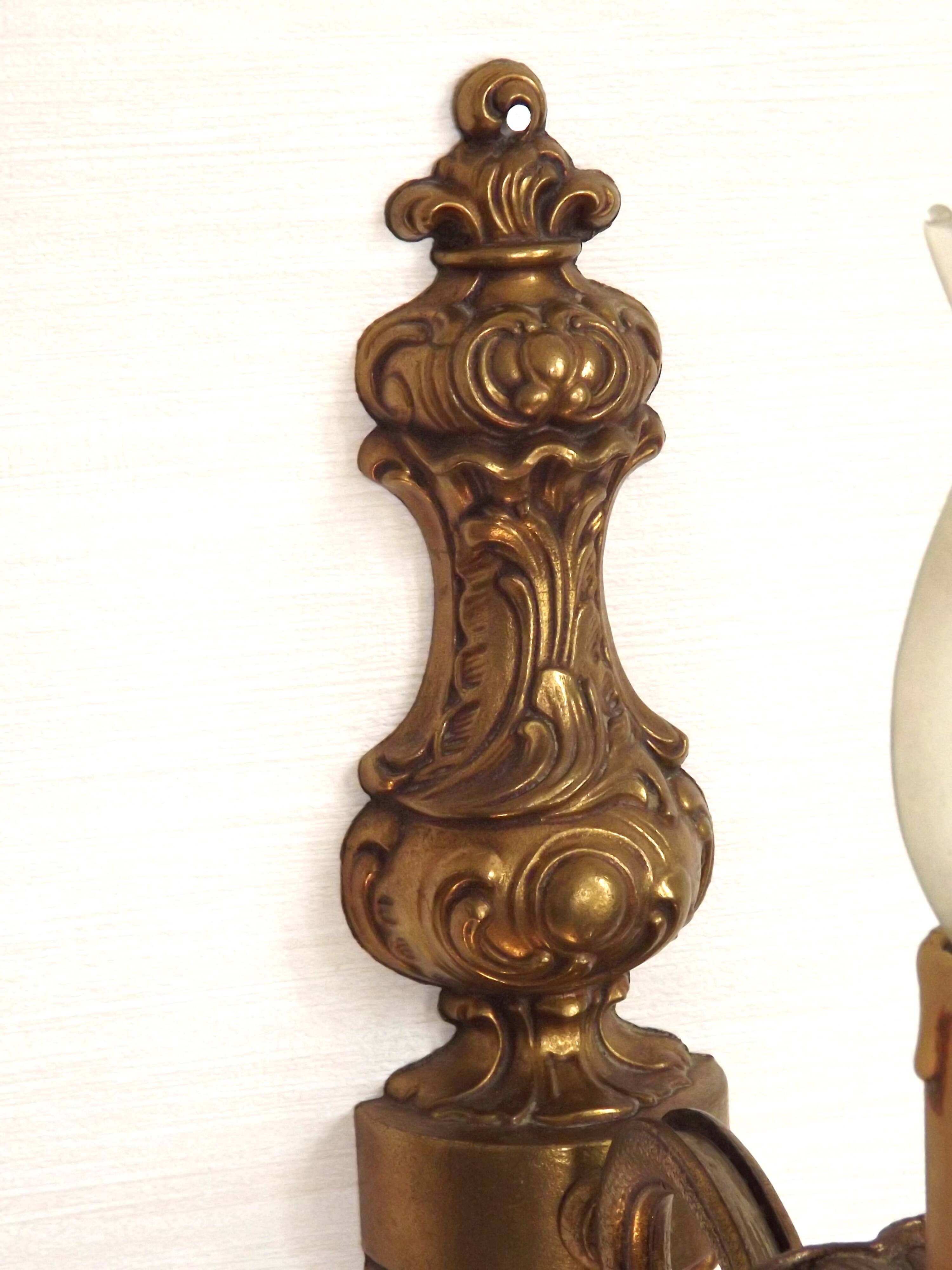 Pair Of Elegant Vintage French Traditional Style Bronze Single Wall Lights