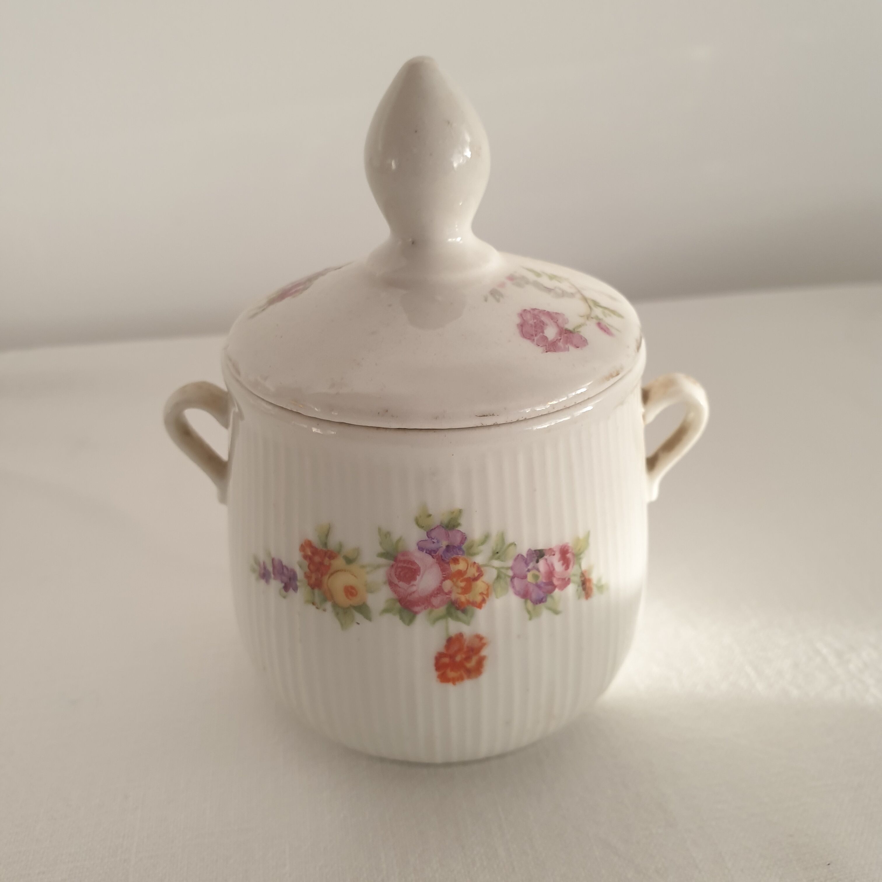 Dessert service: 3 cream jars + cake dish