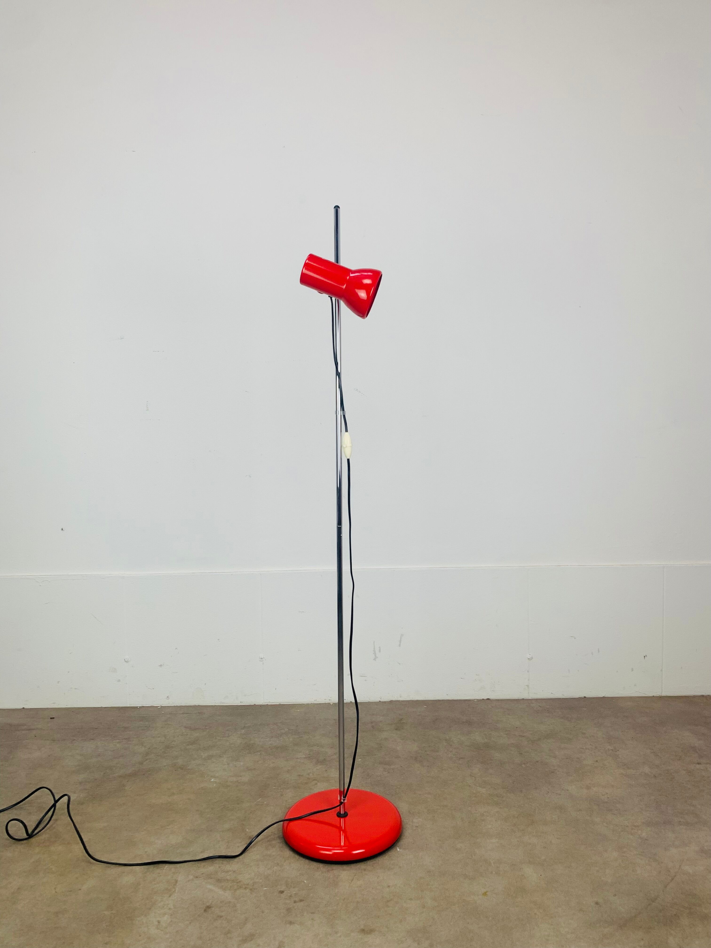 Miwi red metal spot floor lamp, vintage
