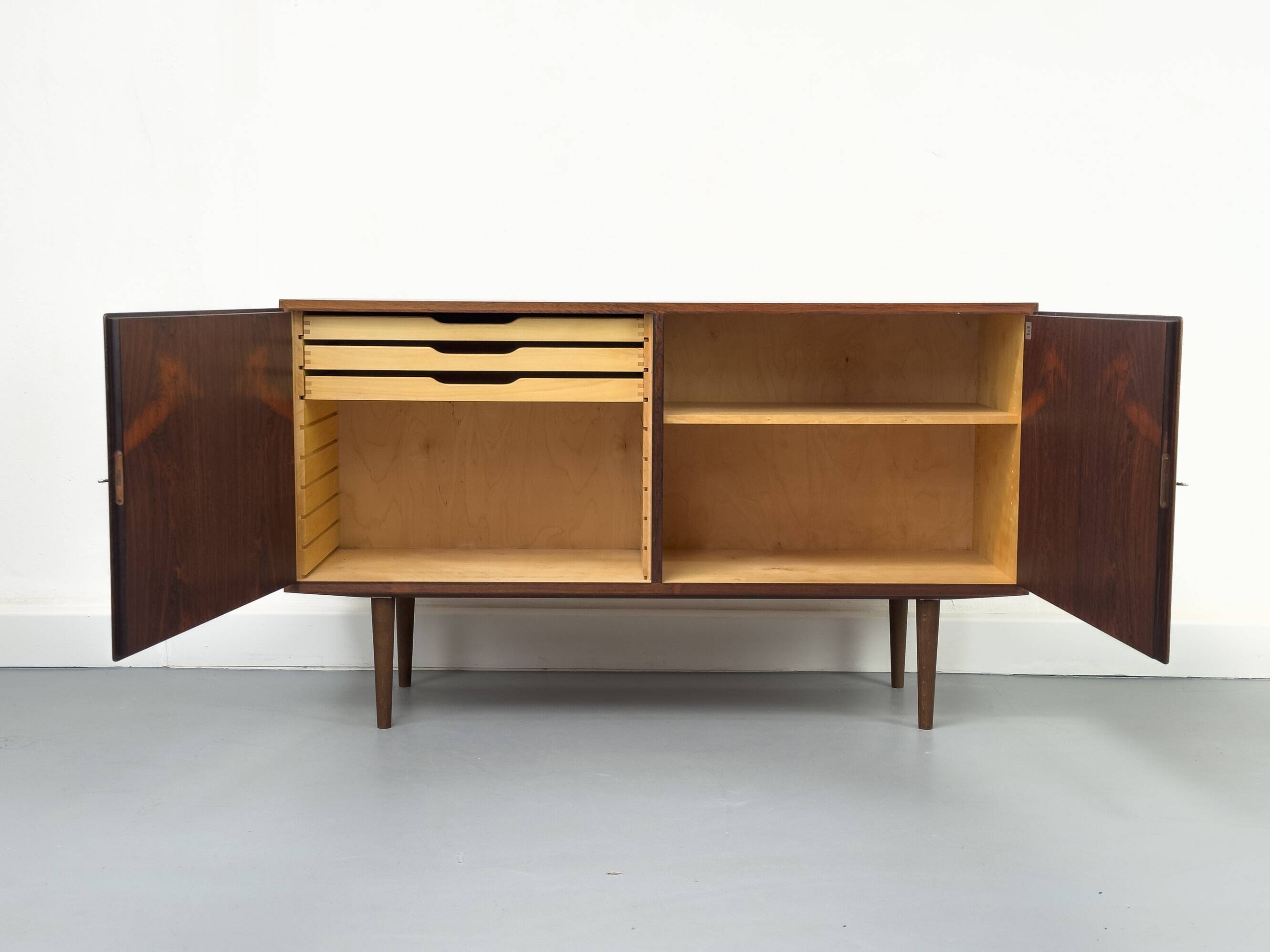Buffet danois par Carlo Jensen pour Hundevad & Co., années 1960