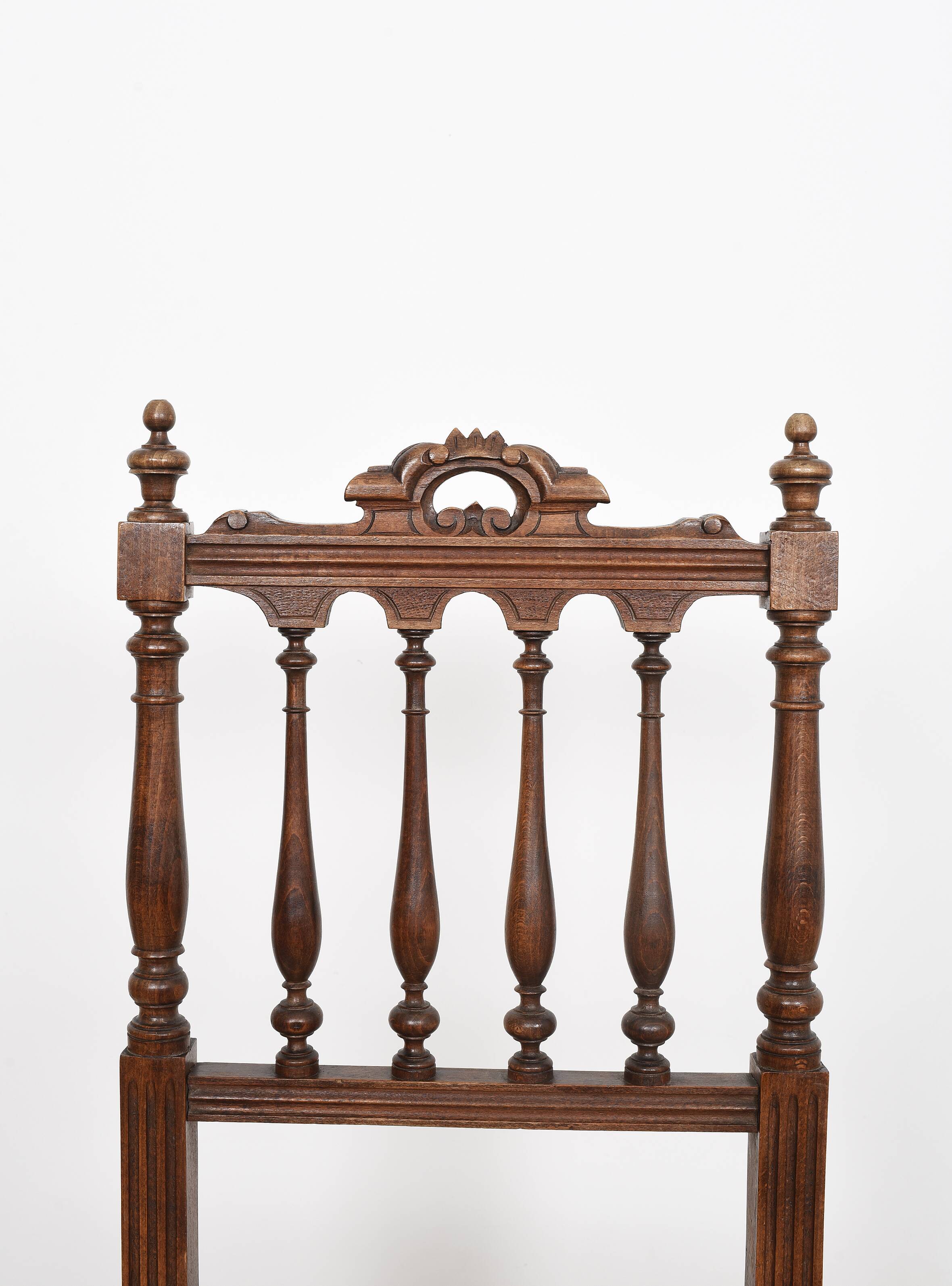 Chaises cannées, style Louis XIII