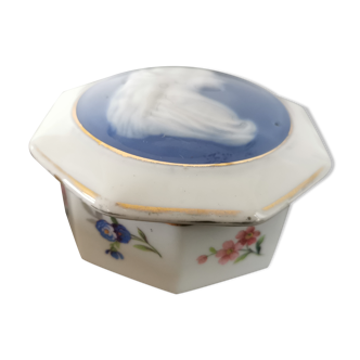 Boîte en porcelaine