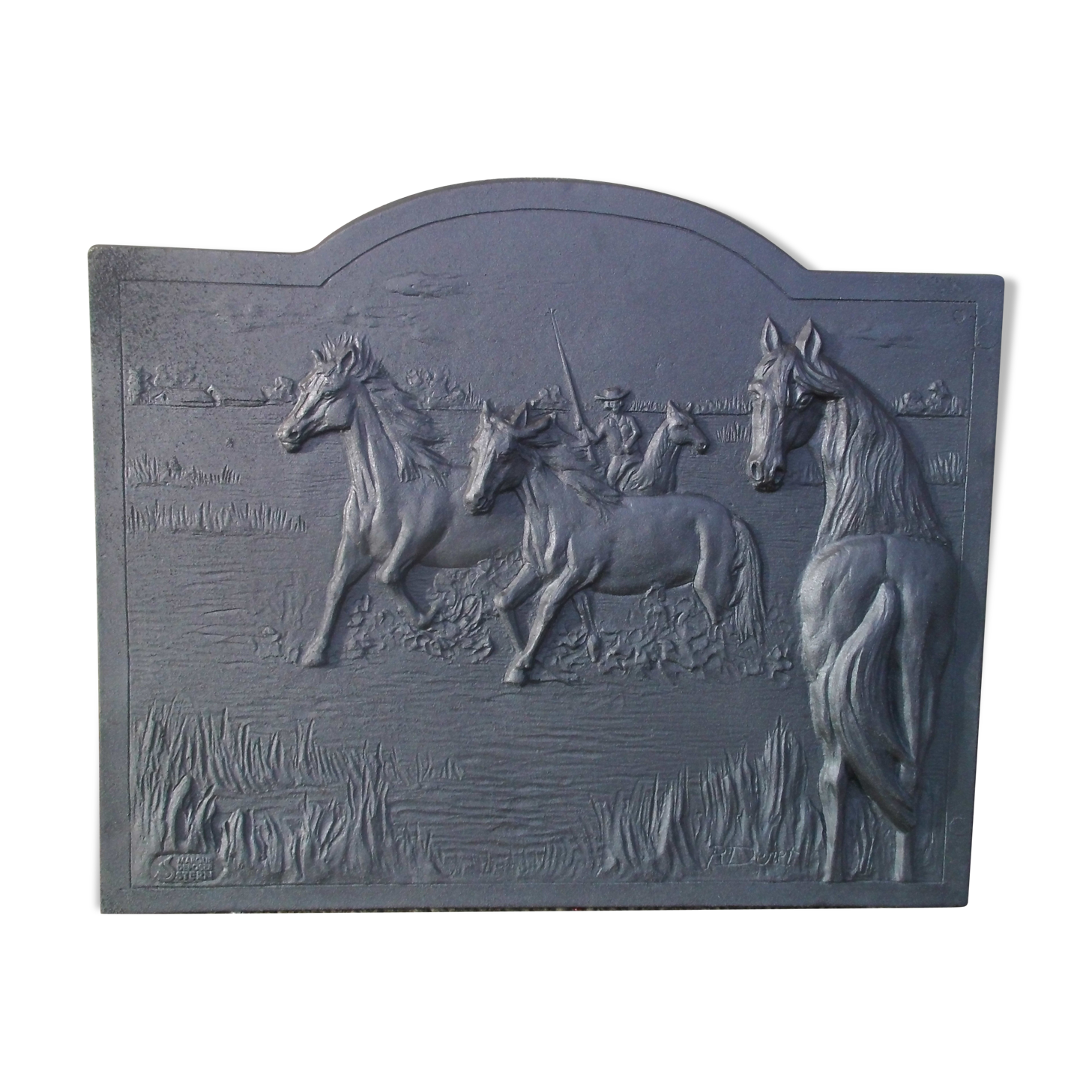 Plaque de cheminée en fonte chevaux de Camargue signé R. Deret 58,5 X 49,5 cm