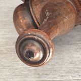 Wall-mounted accordion coat rack made of turned wood