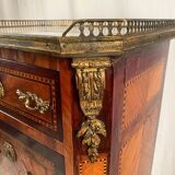 Elégant chiffonnier de style Louis XVI fin XIXe