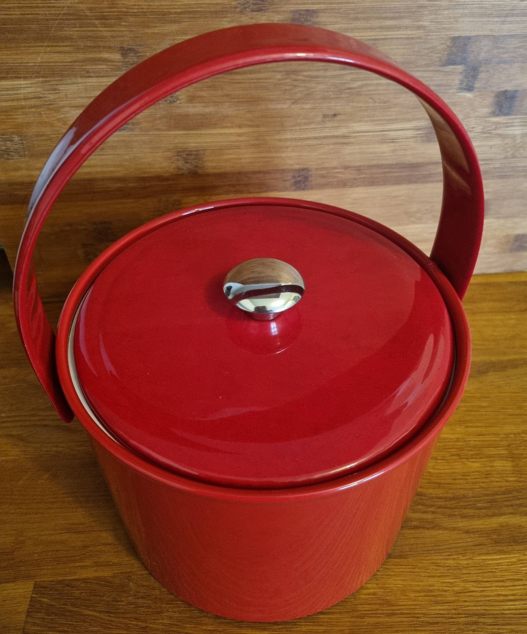 Vintage 1970s red vinyl ice bucket, Georges Briard style, USA