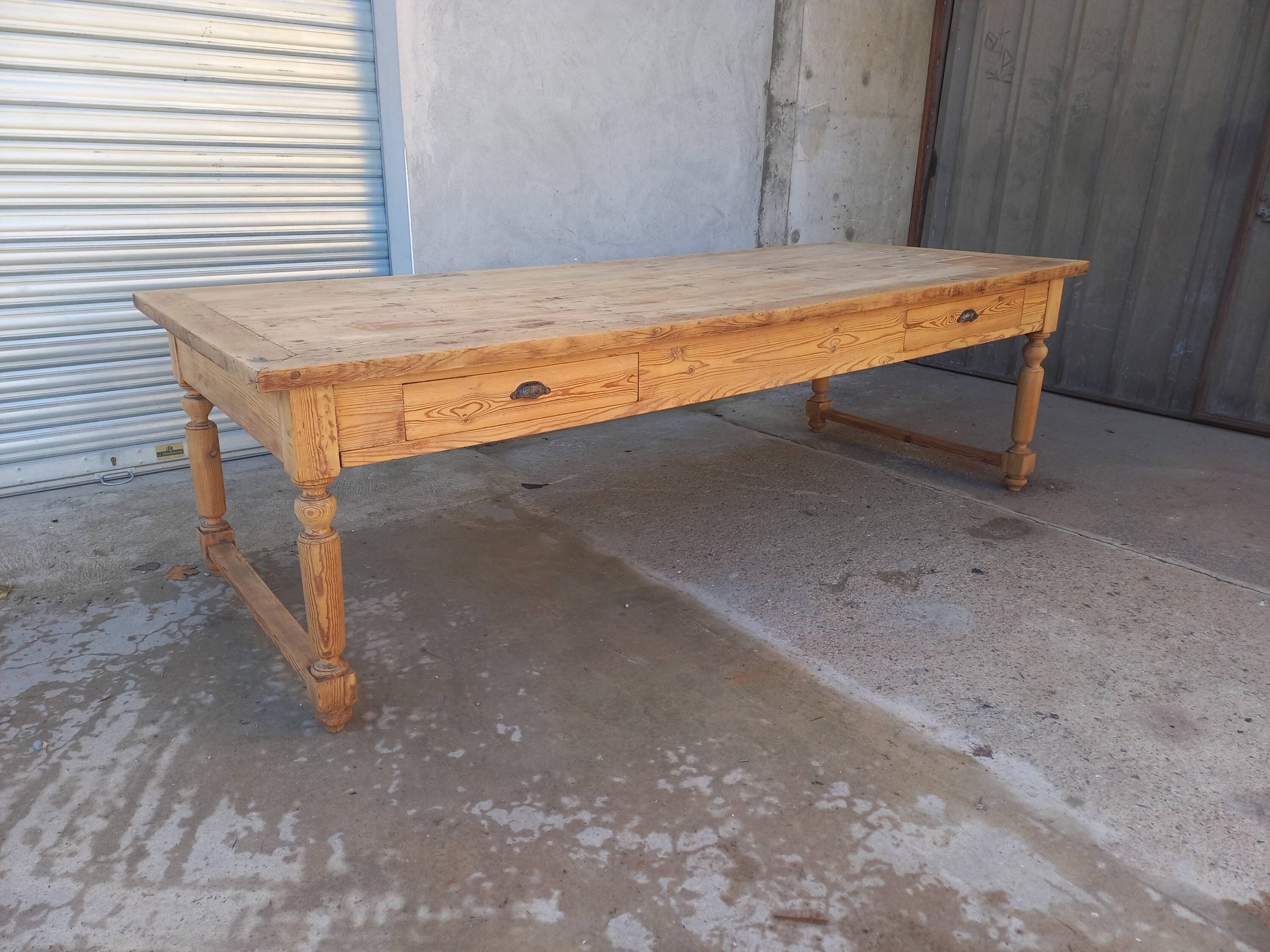 Grande table de communauté en chêne et sapin