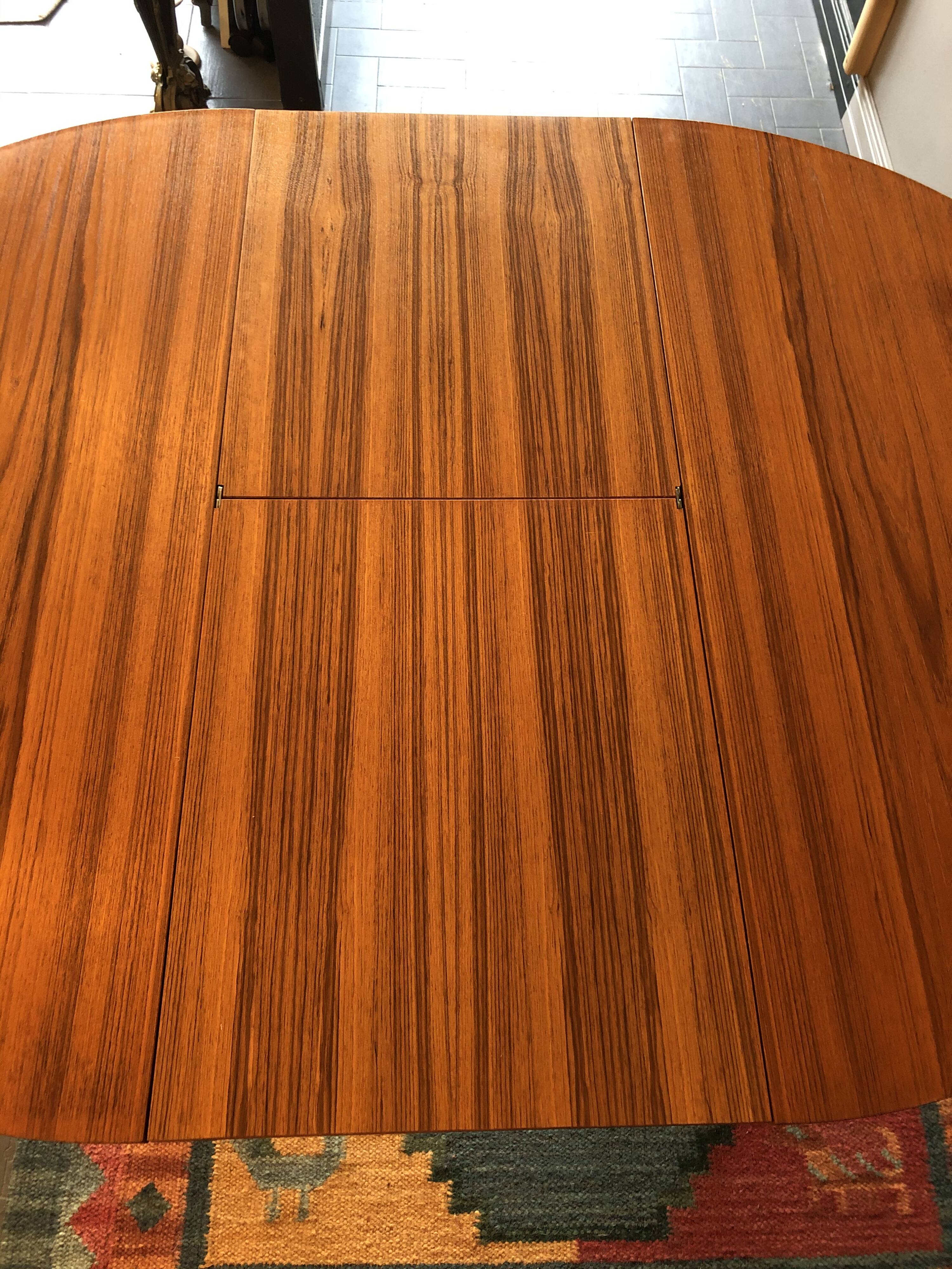 Vintage round table with built-in extension