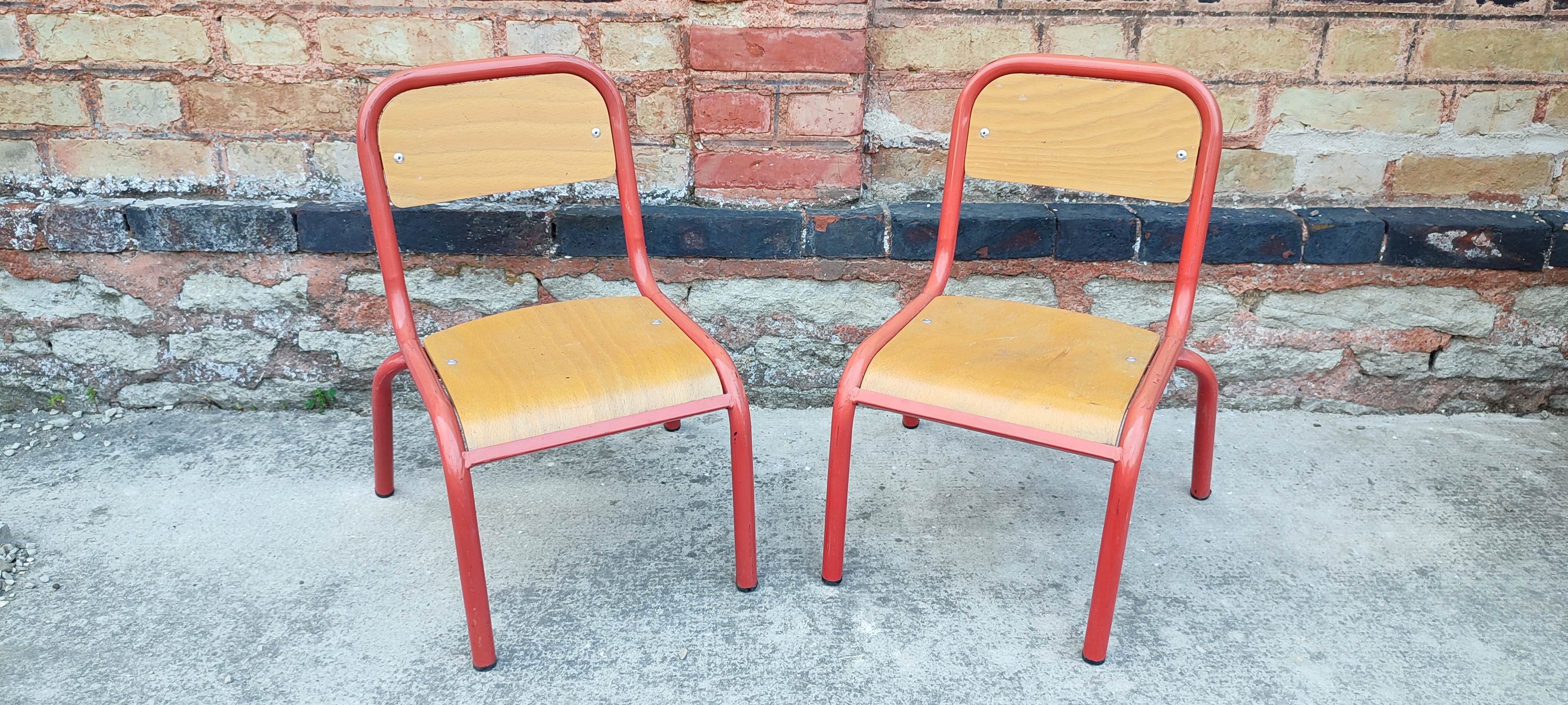 Chaises école maternelle vintage