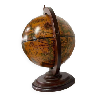 Vintage bar table / globe bar / globe with storage space