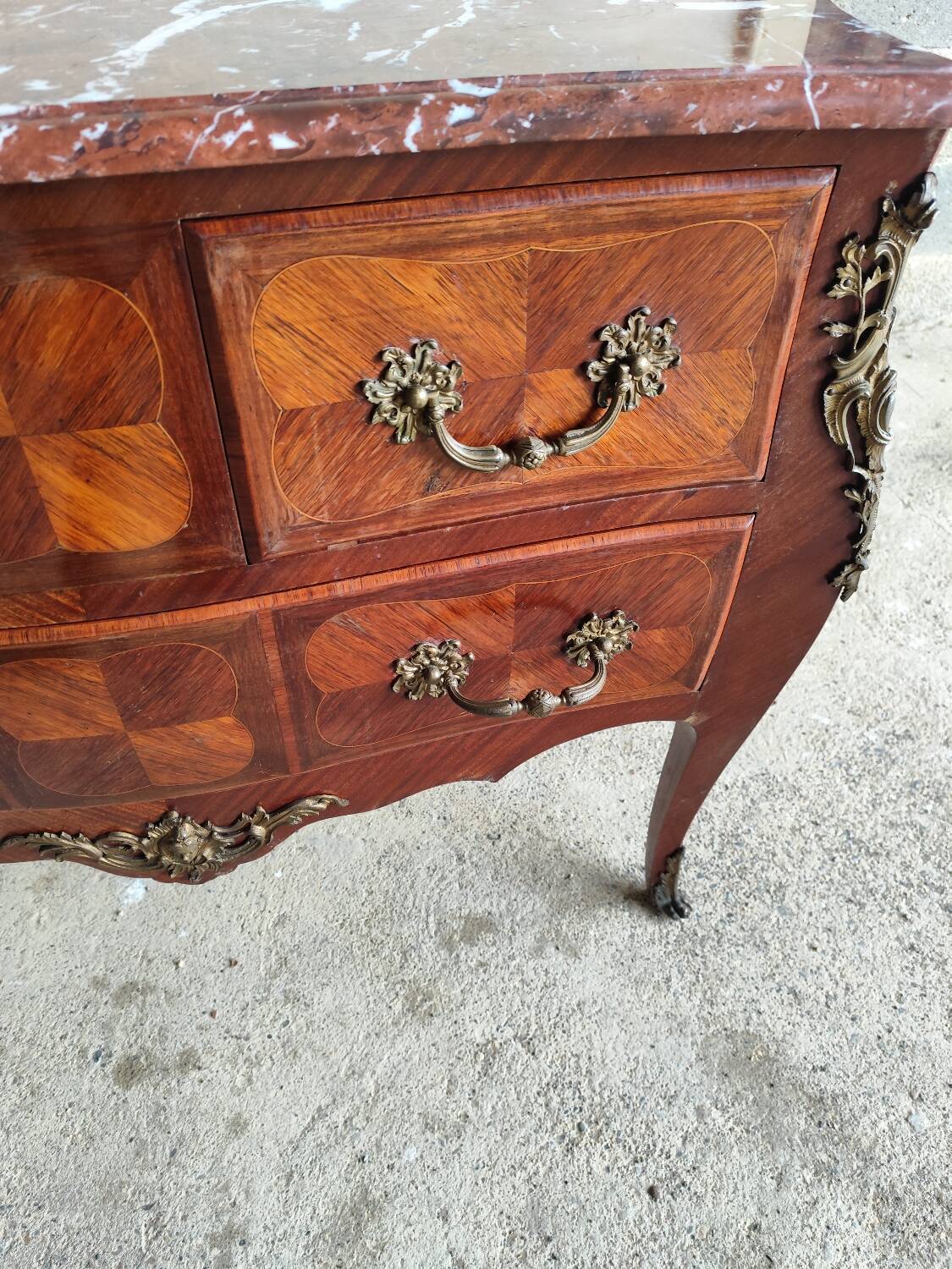 Inlaid chest of drawers