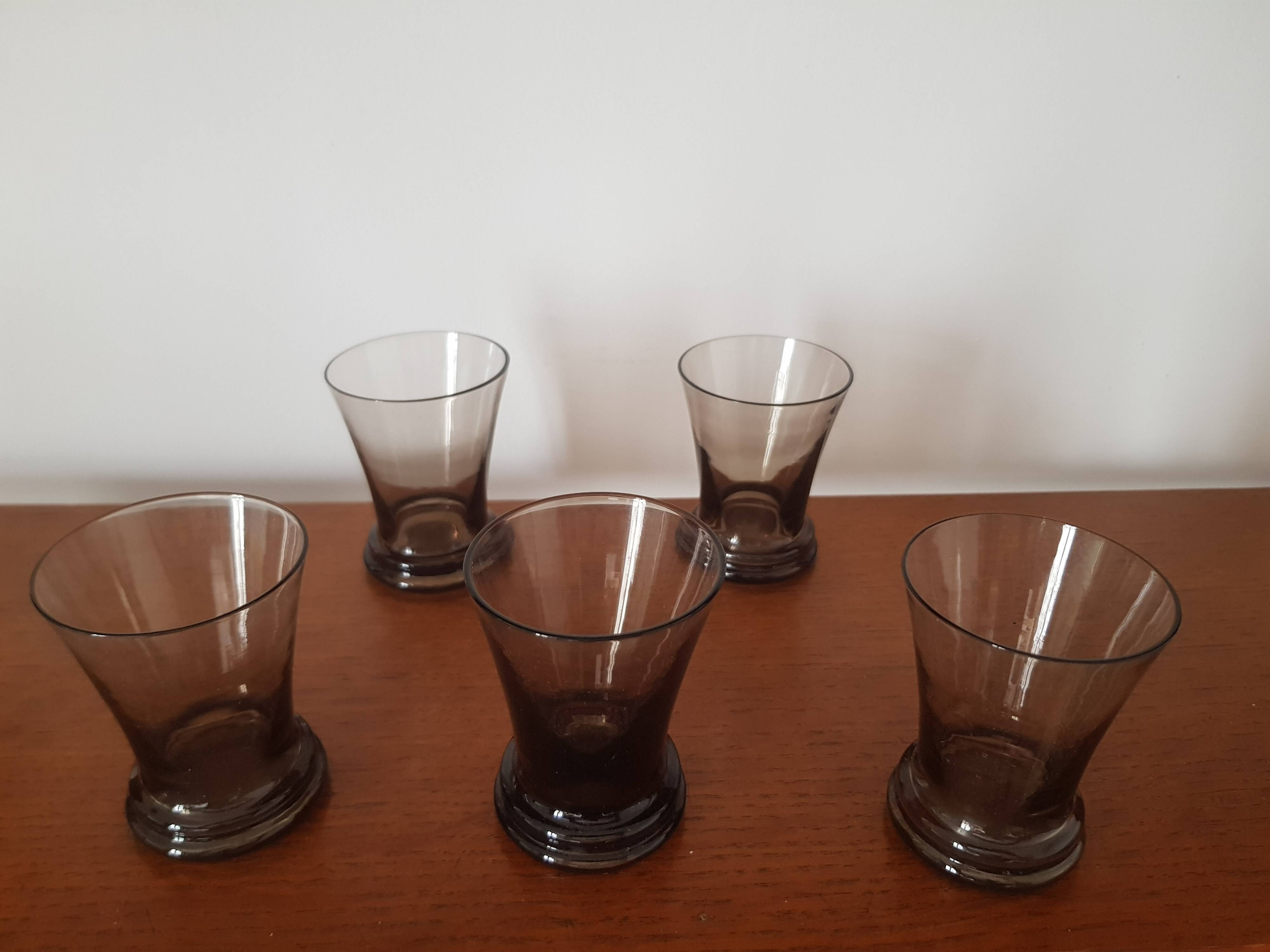 Set of 5 small black glasses