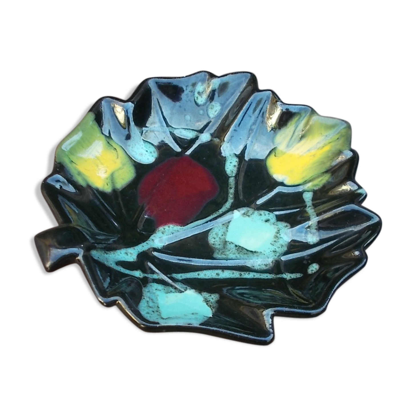 Ceramic leaf-shaped catchall