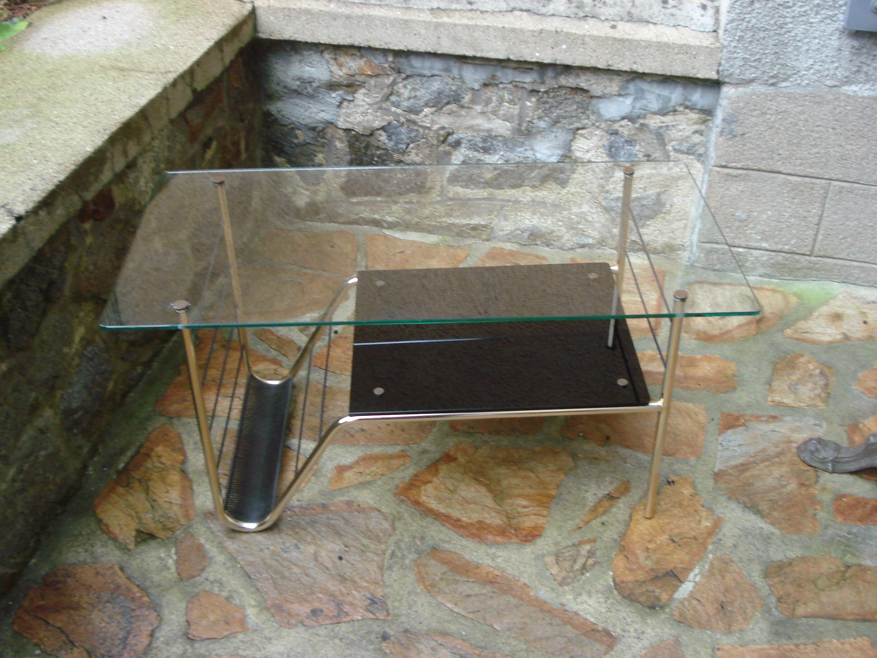 Table basse vintage double plateau verre et structure en métal doré