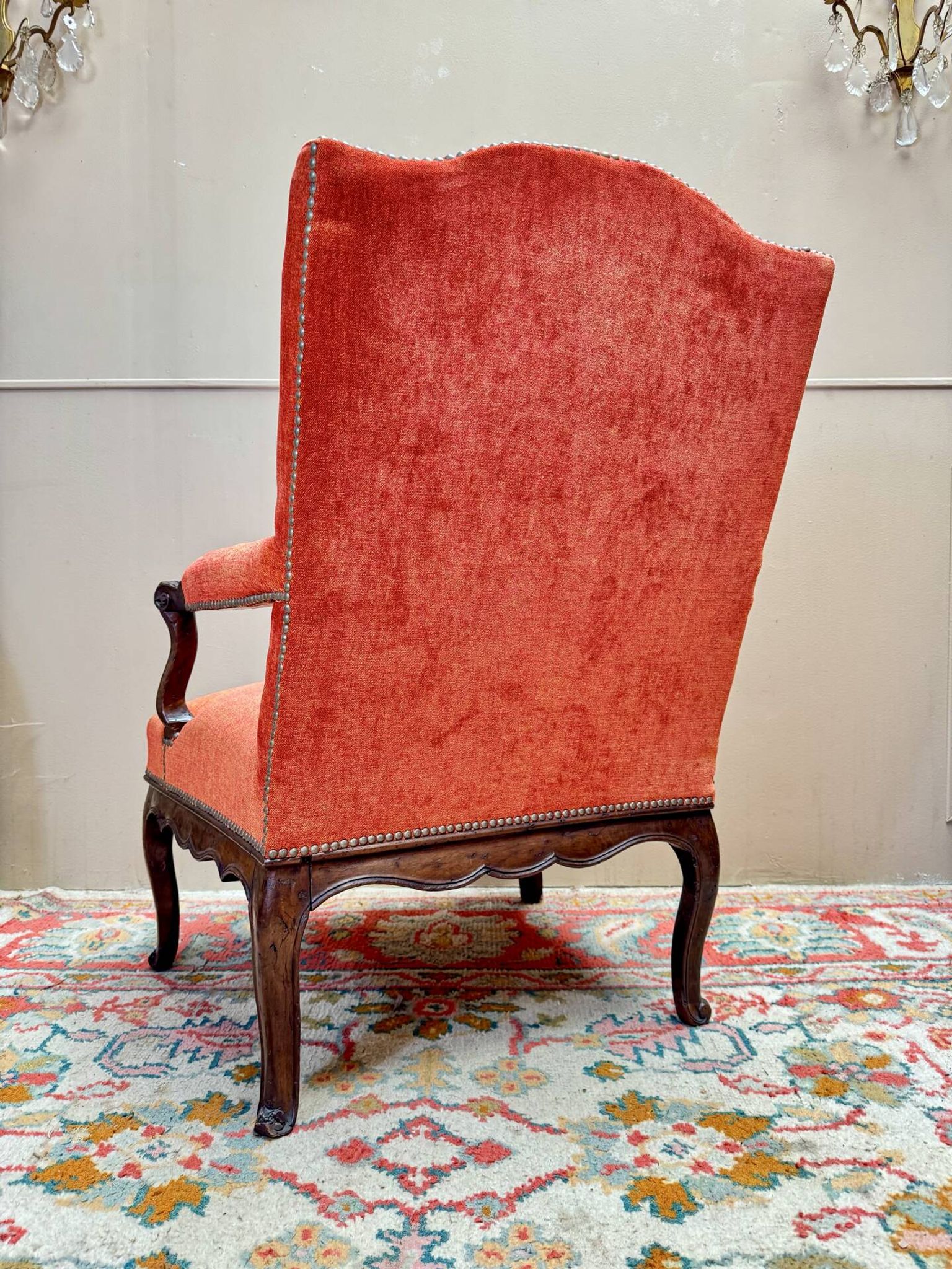 FAUTEUIL EN NOYER D’ÉPOQUE RÉGENCE XVIII EME SIÈCLE