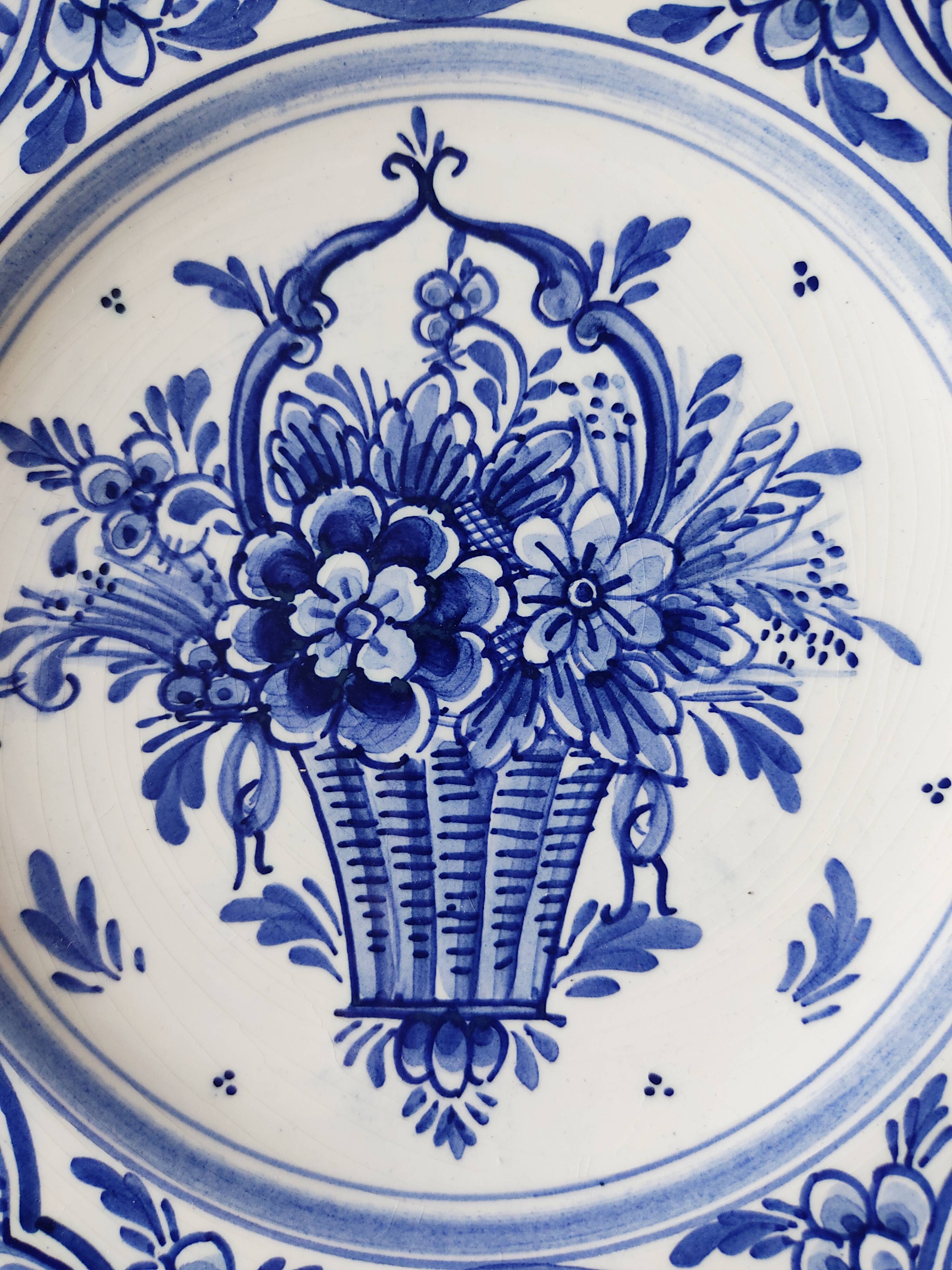Plate Delft flower basket
