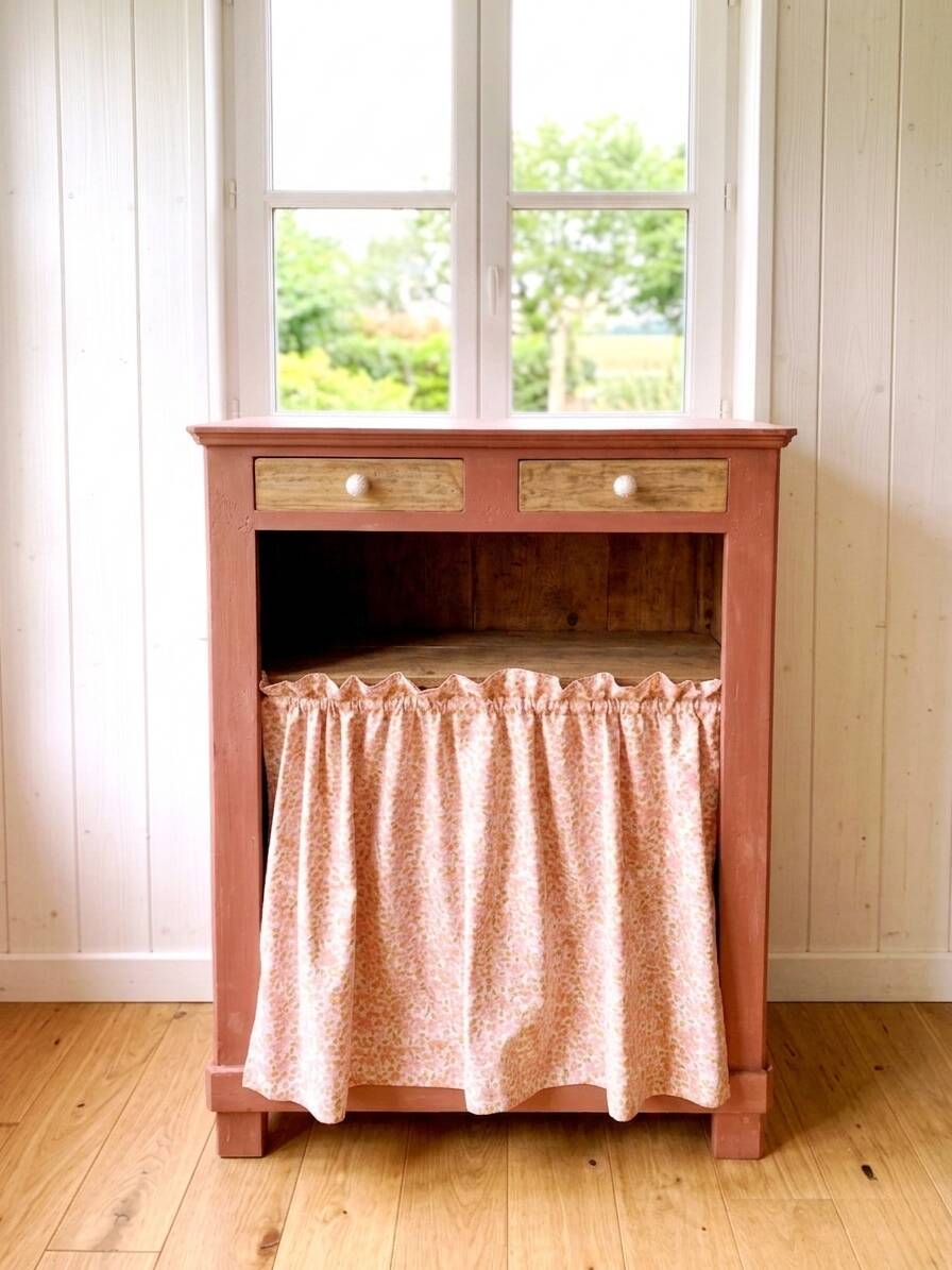 Very terracotta to curtain