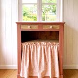 Very terracotta to curtain