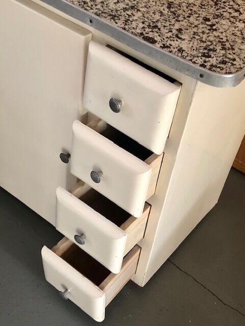 Kitchen service cabinet