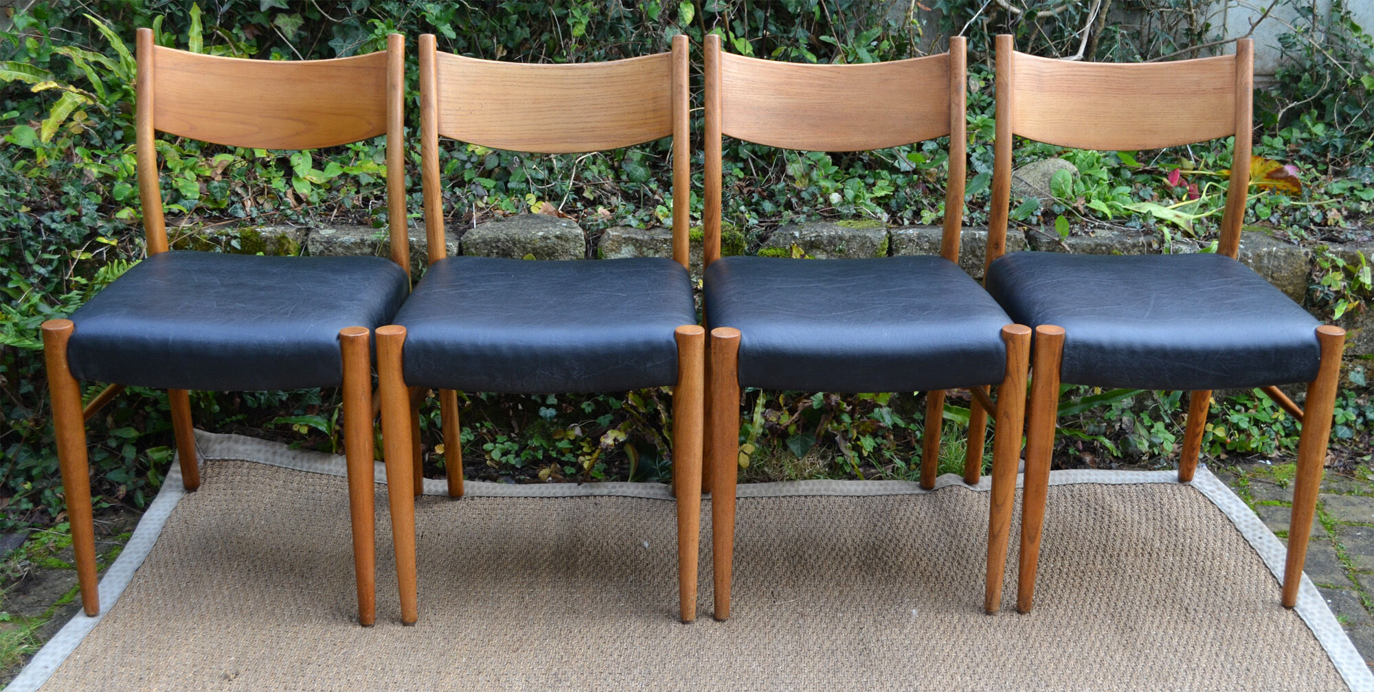 Set of 4 chairs Scandinavian