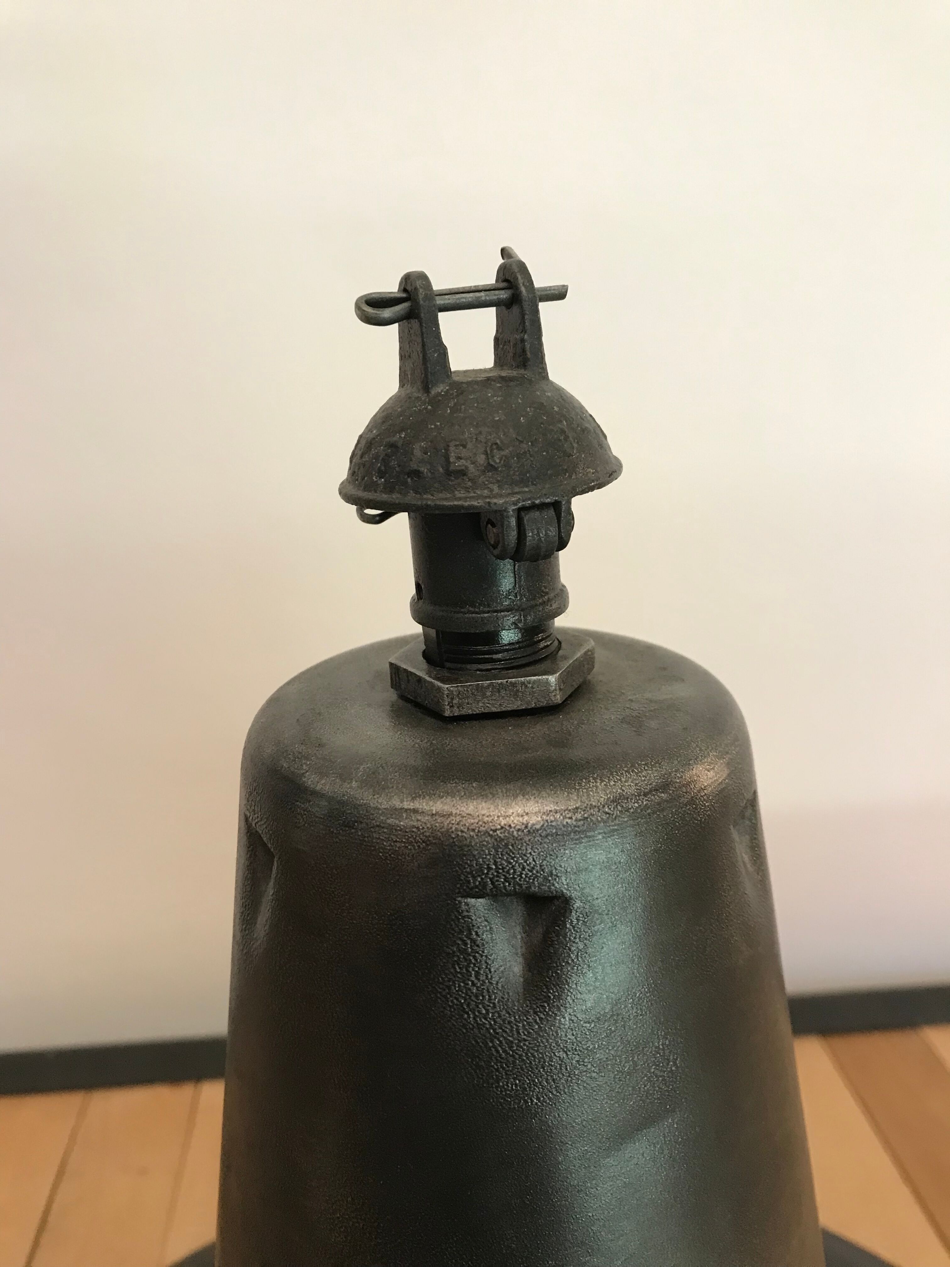 Enamelled cup lamp suspension workshop