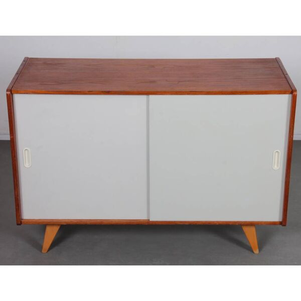 Commode en chêne, modèle U-452 par Jiri Jiroutek, 1960