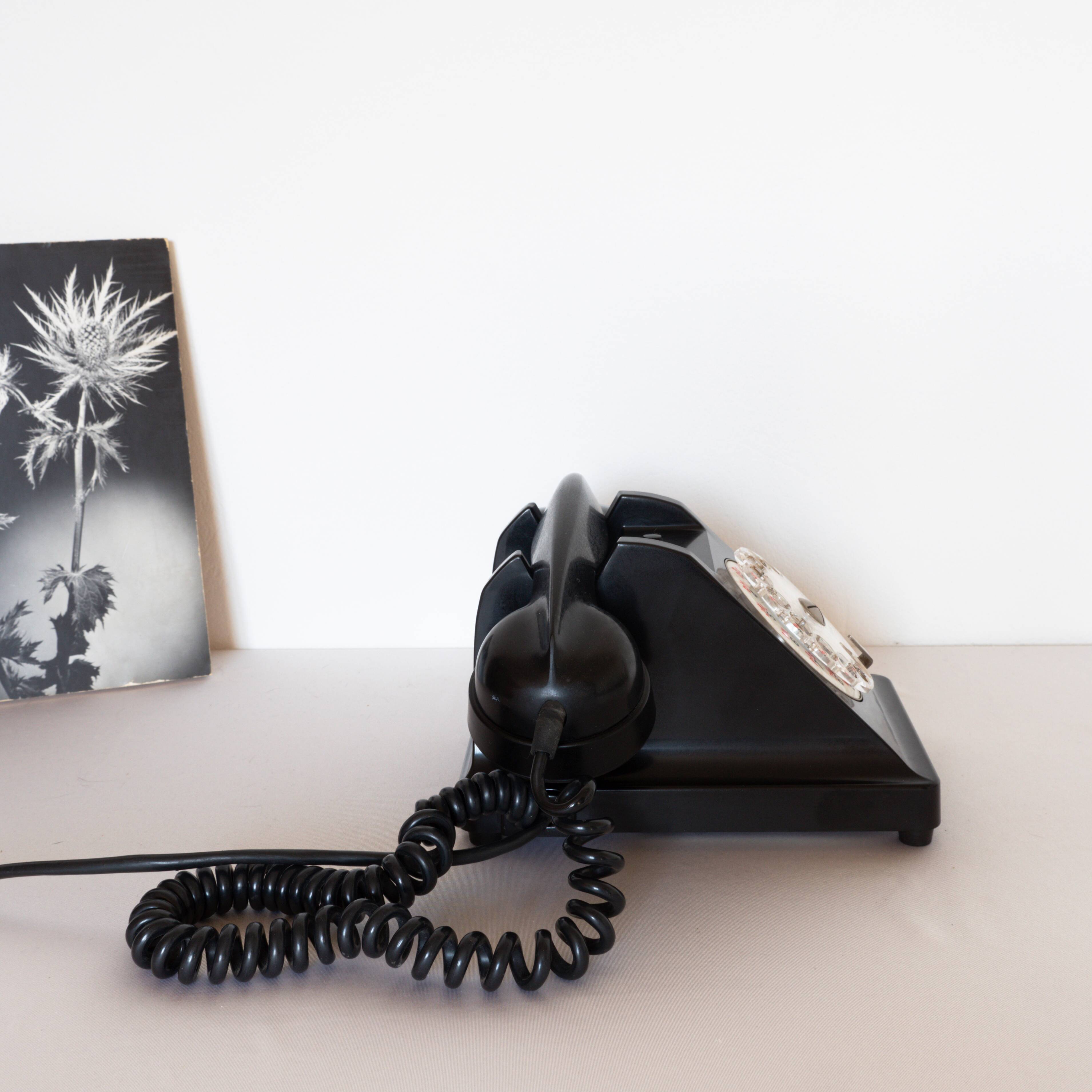 Phone in bakelite black U43