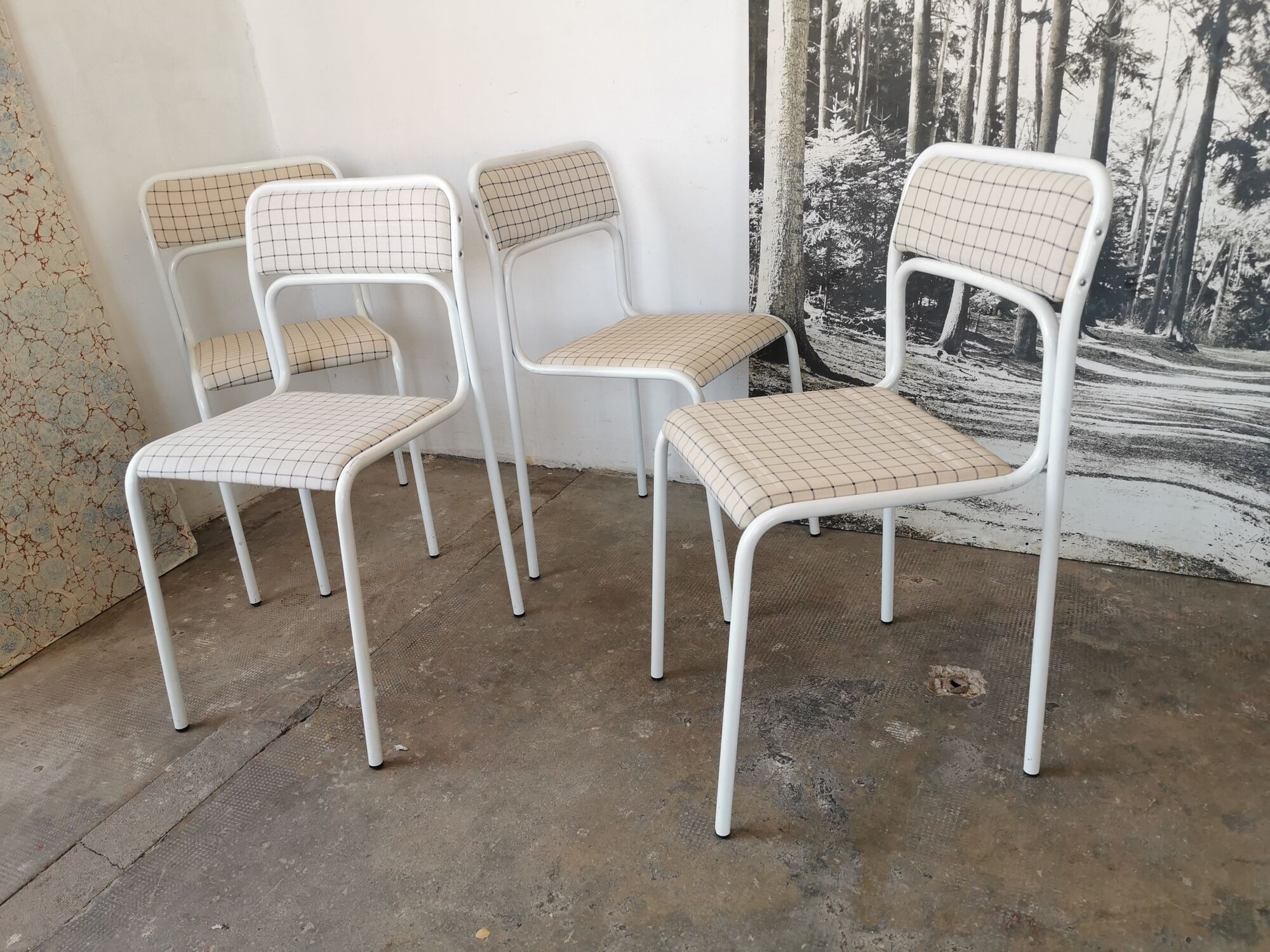 Set of 4 tubular metal chairs from the 90s