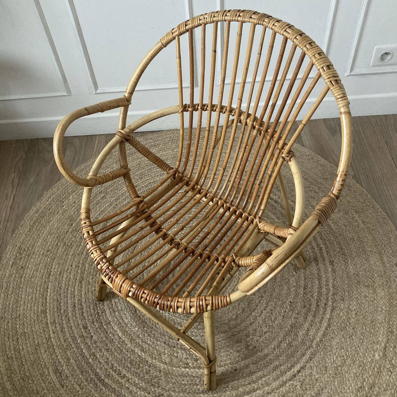 Fauteuil coquille en rotin vintage