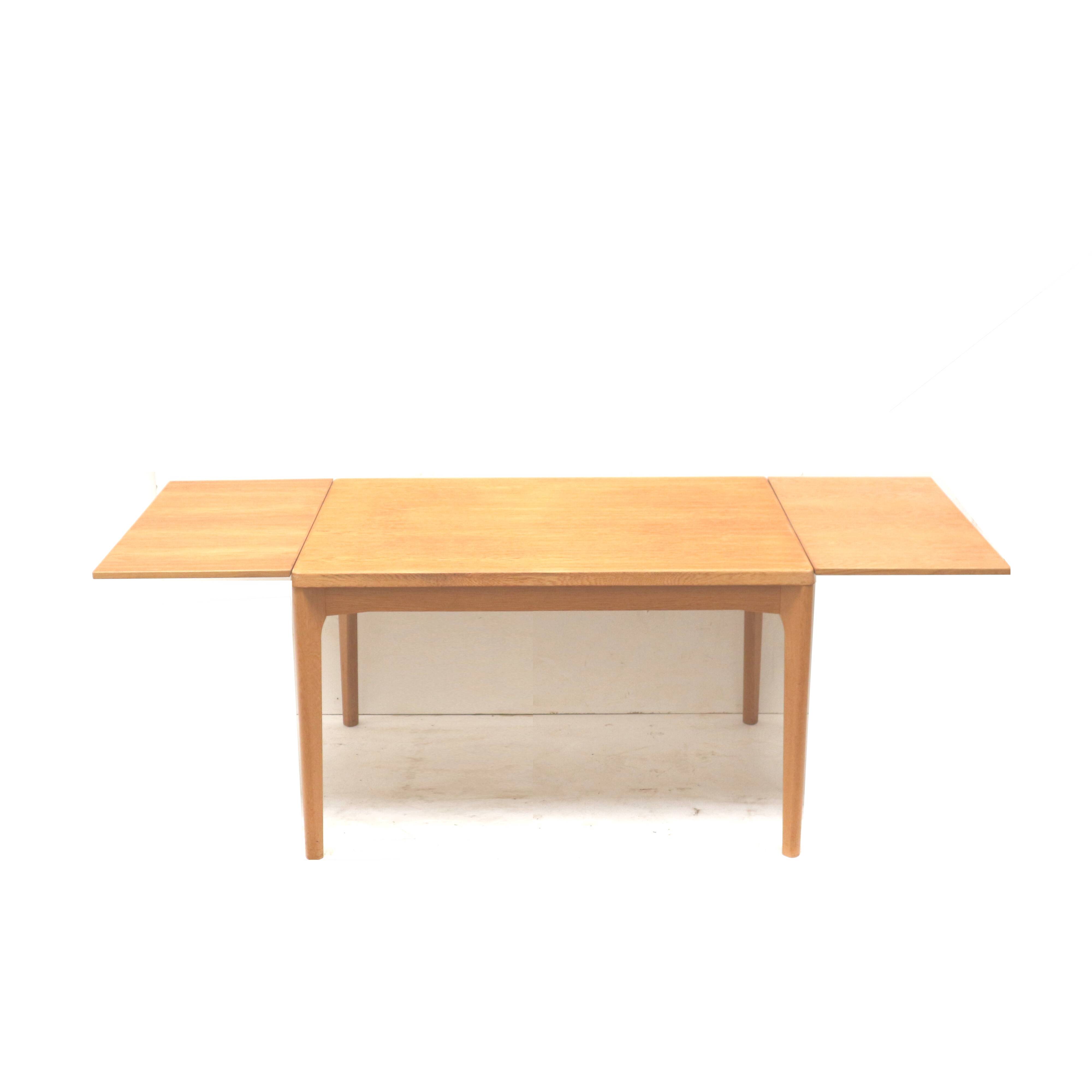 Table à manger extensible par Henning Kjaernulf pour Vejle Møbelfabrik (Danemark