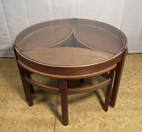 Table basse trinité en teck rétro vintage des années 60 par Nathan.