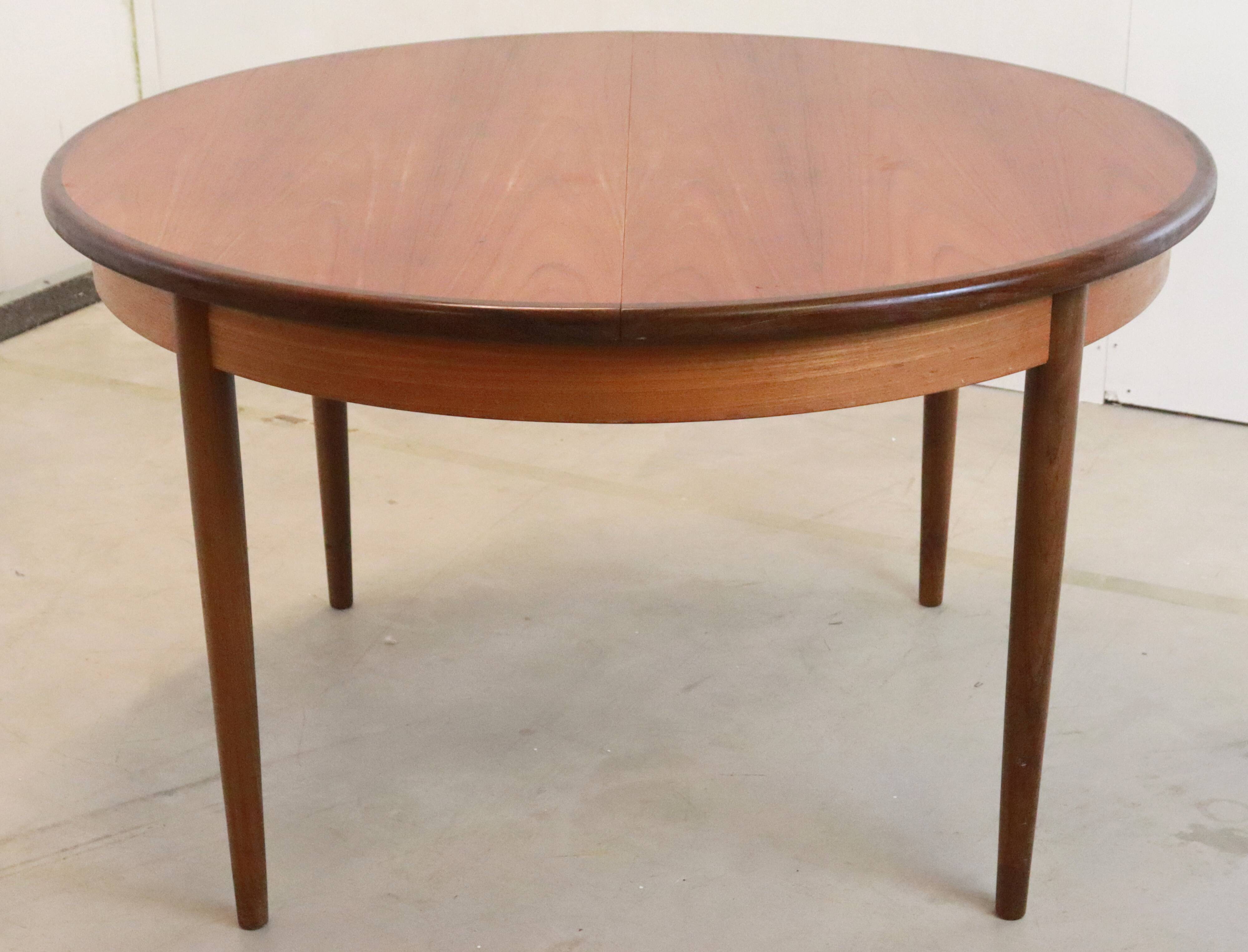 Round G-Plan vintage dining table extendable 'Prestwich'