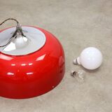 Grande suspension rouge Space Age de Guzzini, années 1960