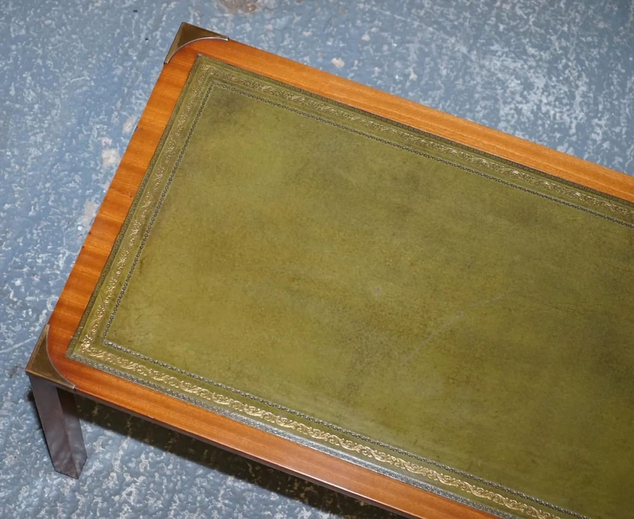 Table Basse Bevan Funnell avec Plateau en Cuir Vert