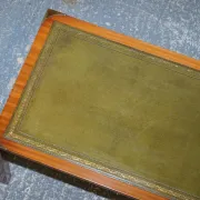 Table Basse Bevan Funnell avec Plateau en Cuir Vert