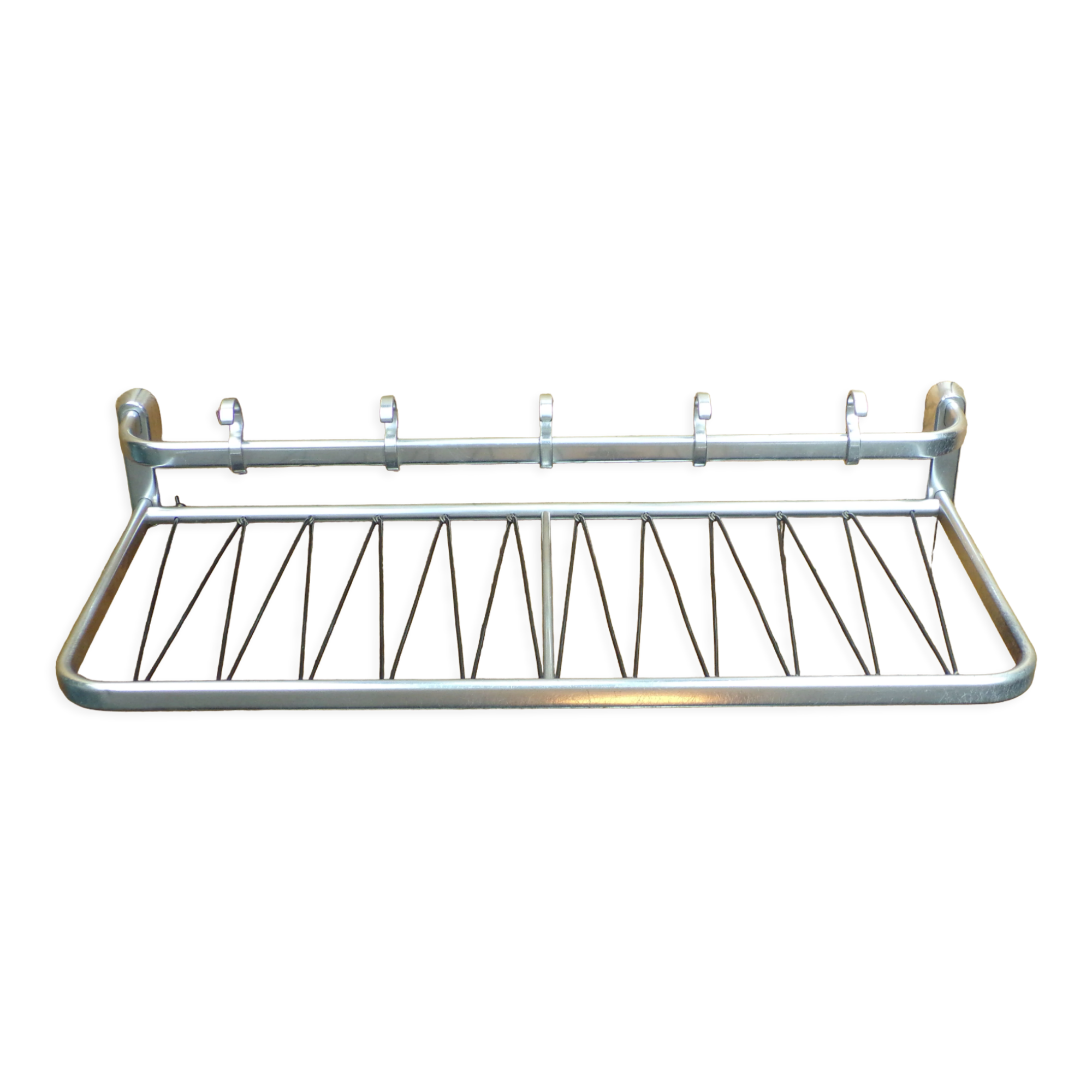 Coat rack style luggage rack