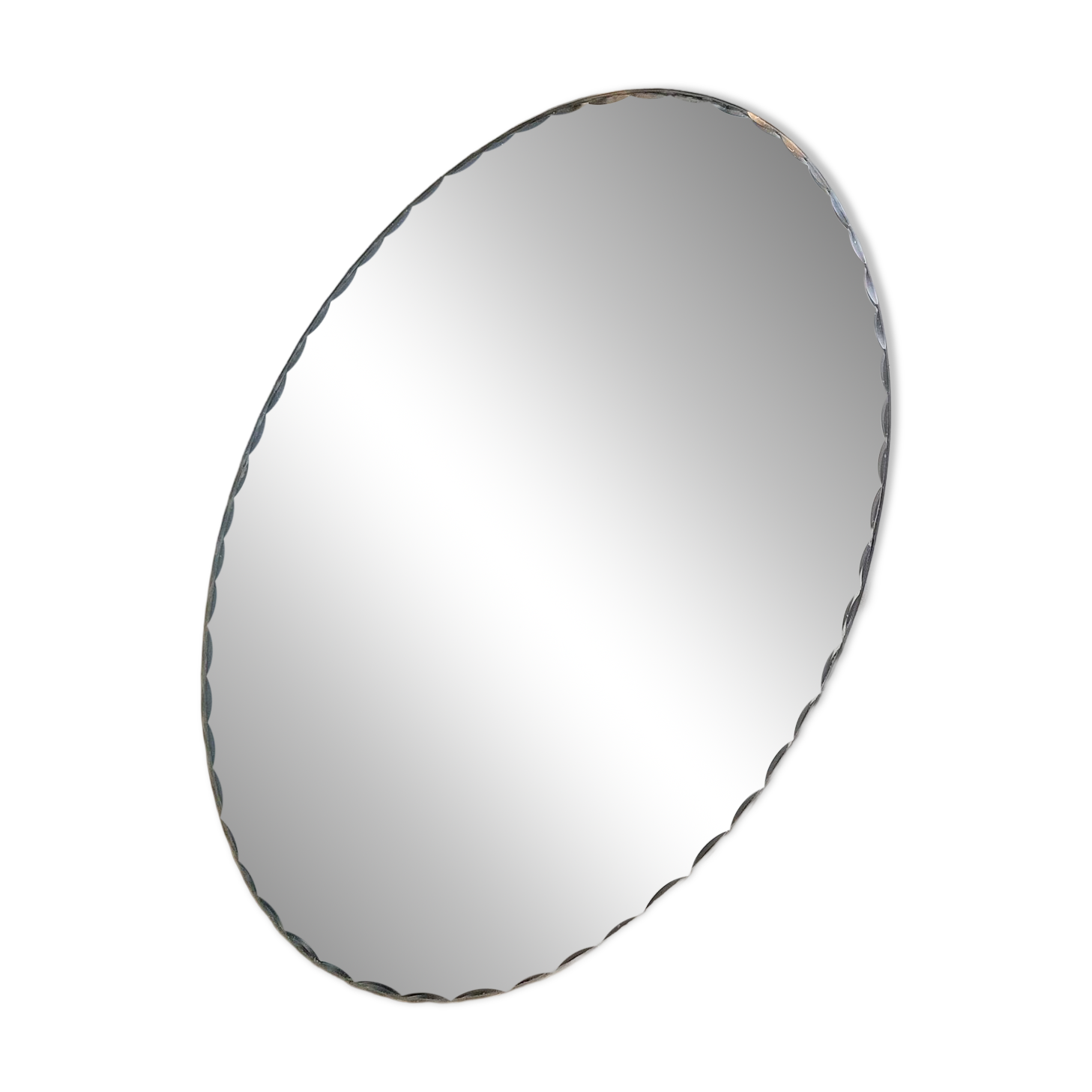 Antique oval mirror with chiseled edges