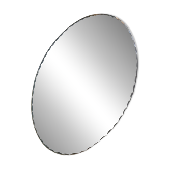 Antique oval mirror with chiseled edges