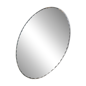 Antique oval mirror with chiseled edges