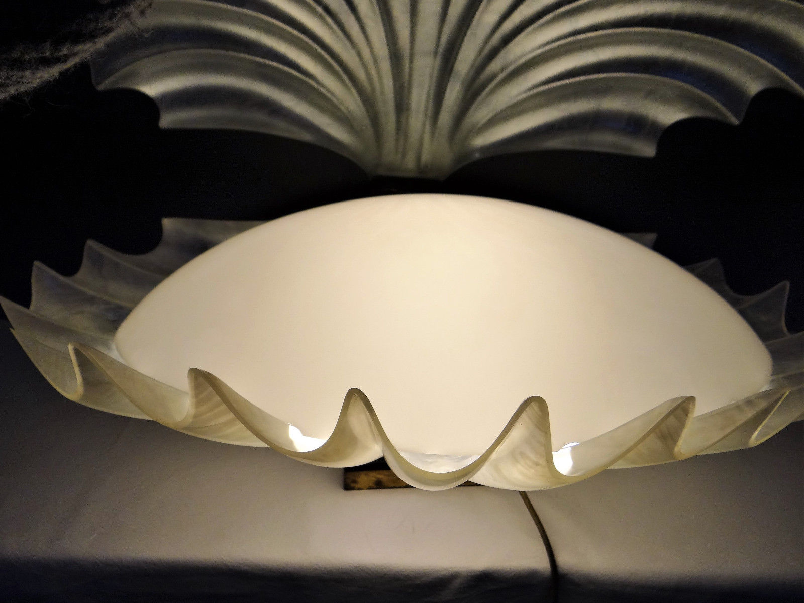 Liane Rougier lamp shell Benetier design 1970 in methacrylate