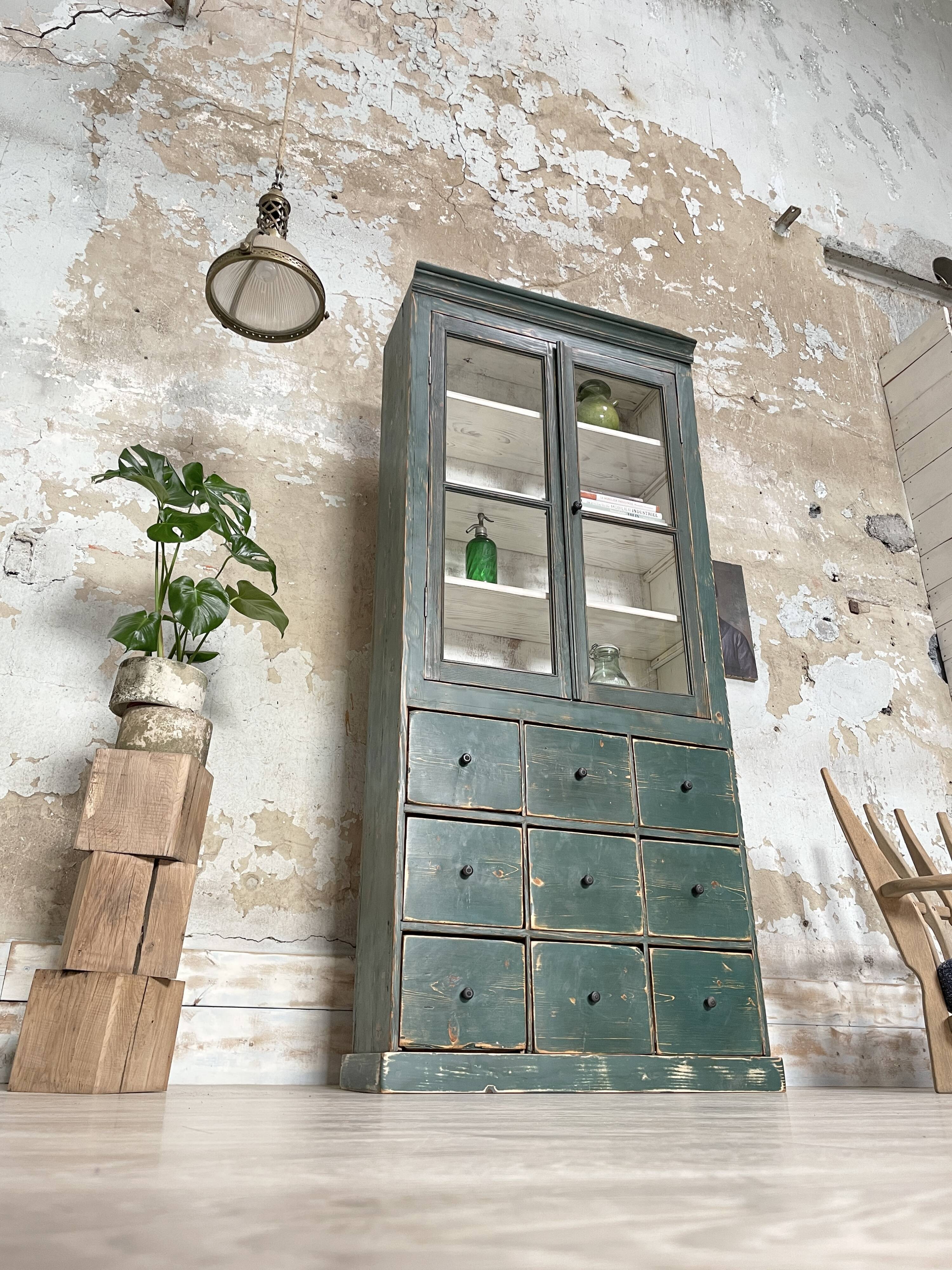 Furniture of trade showcase, around 1900.