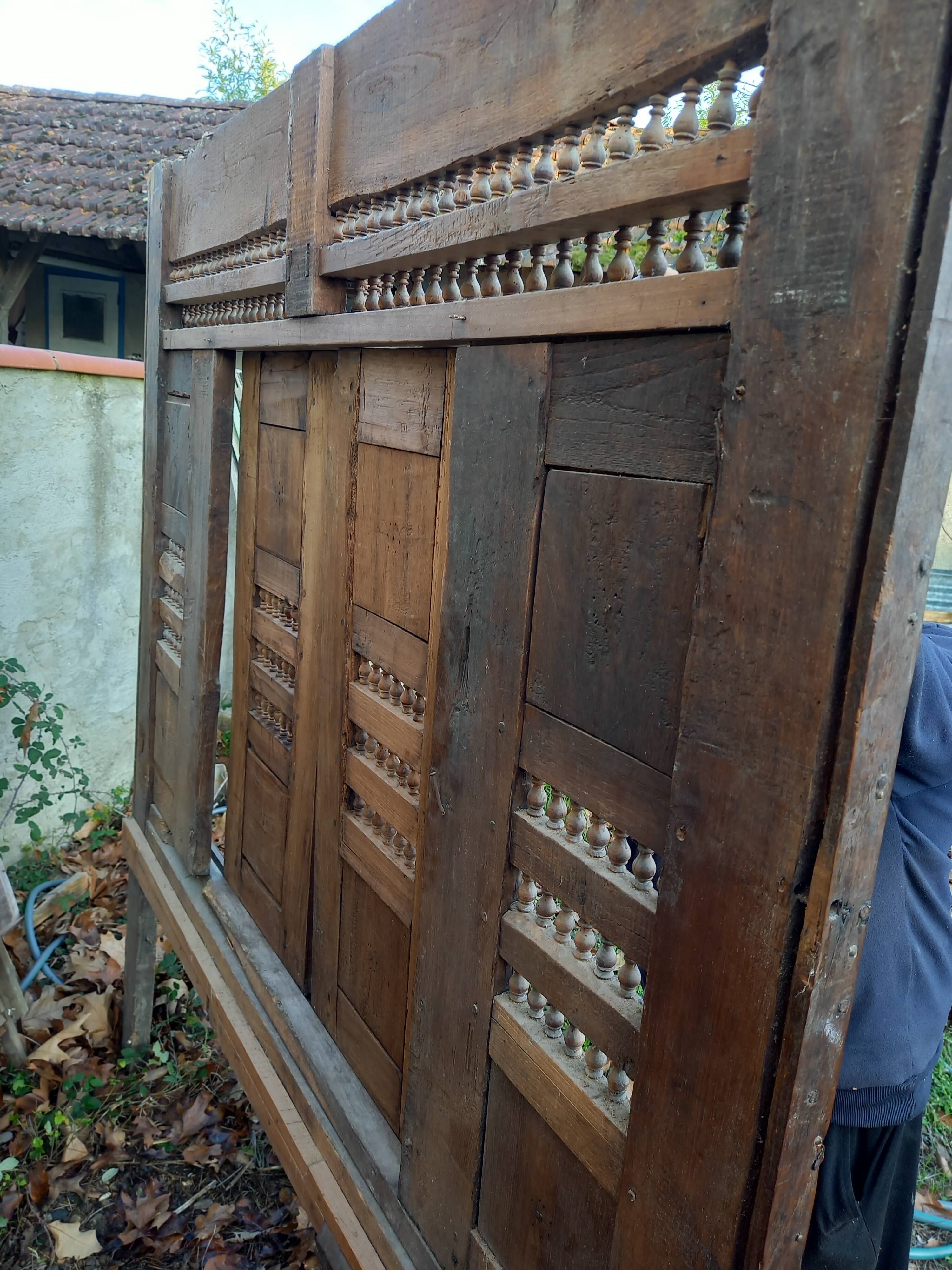 Old Breton closed bed façade