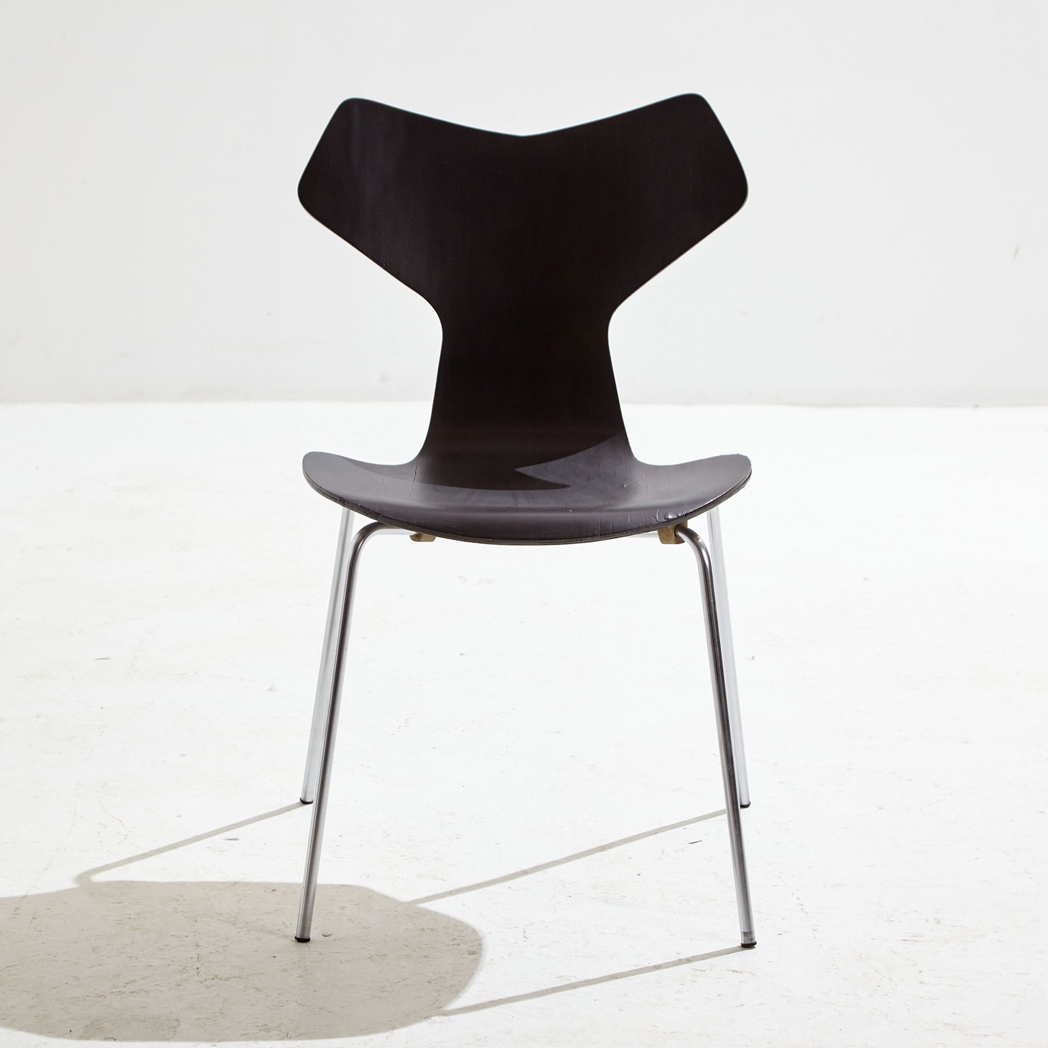 Grand Prix 3130 chair by Arne Jacobsen for Fritz Hansen