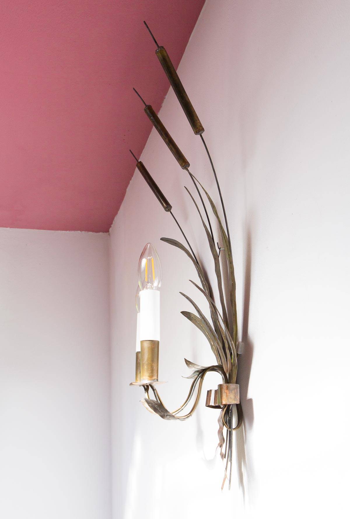 Vintage wall light with rush and leaves in sheet metal and gold metal