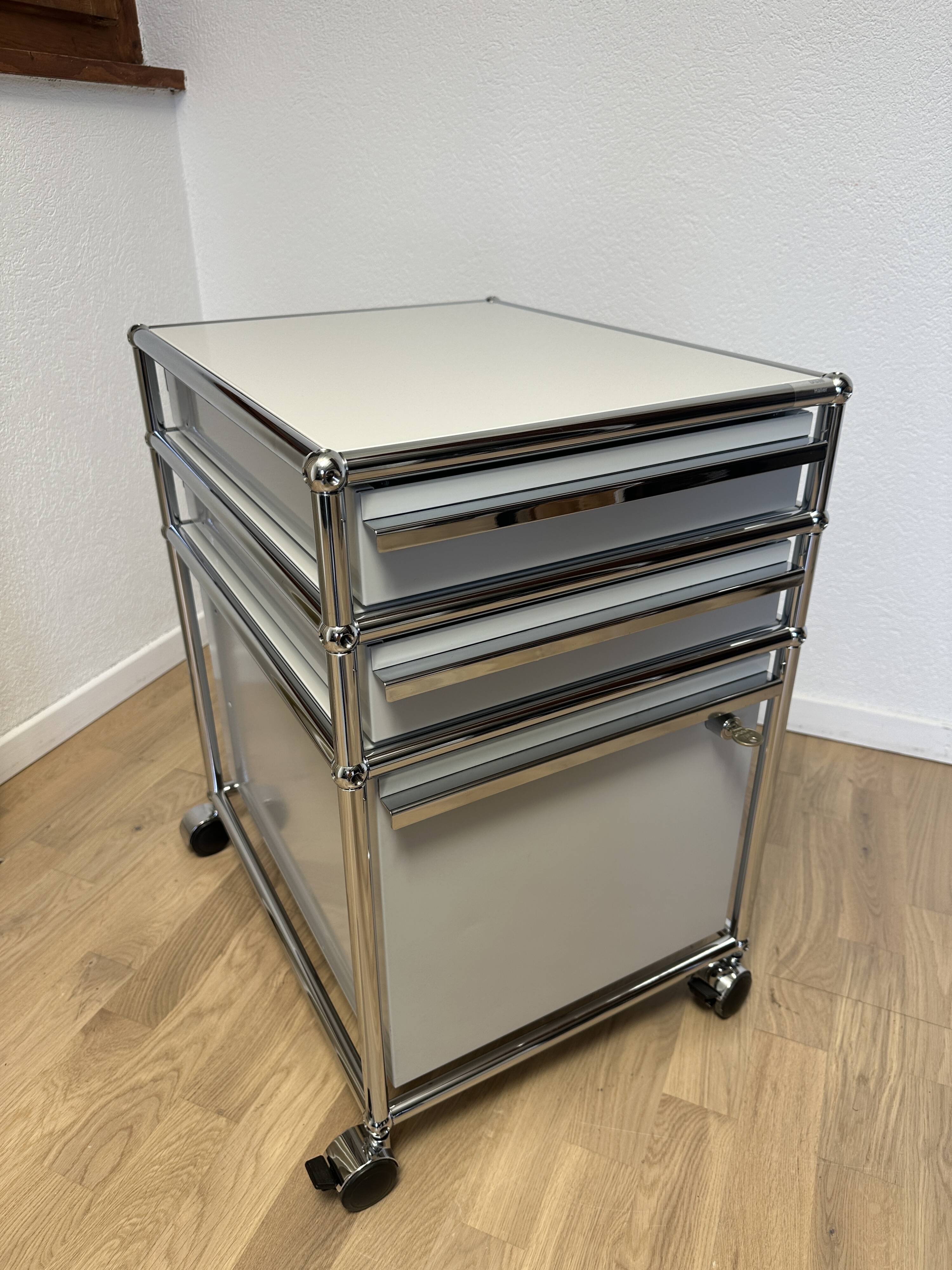 Caisson sur roulettes USM Haller gris clair