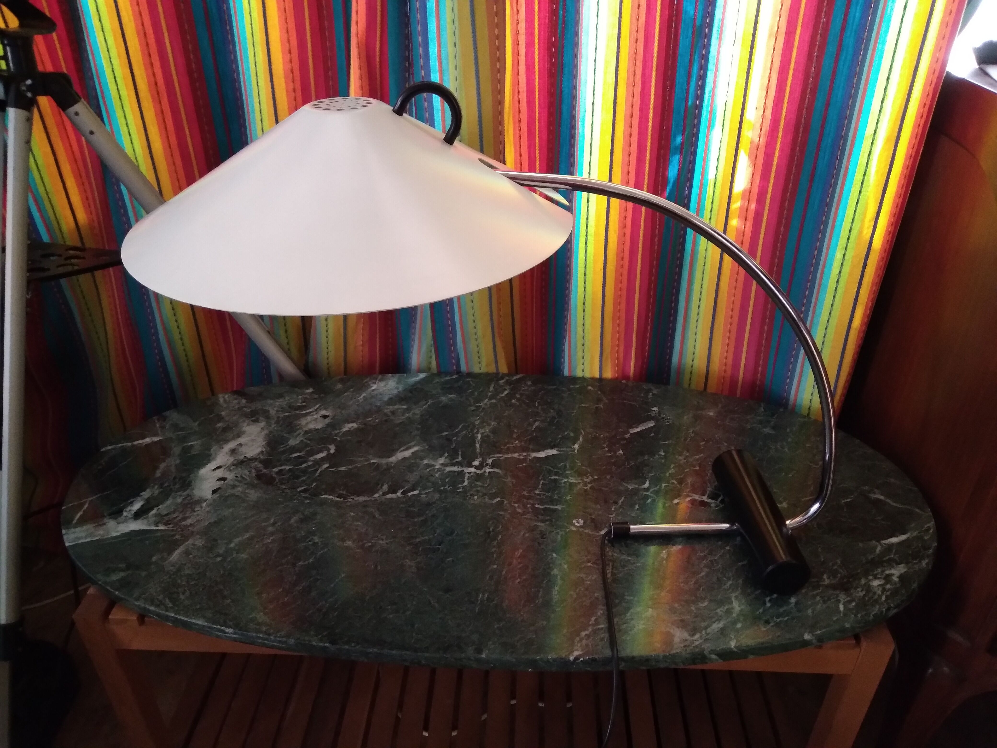 Counterweight desk lamp